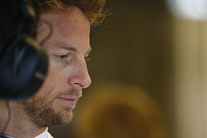 Button így edz a McLarennél!