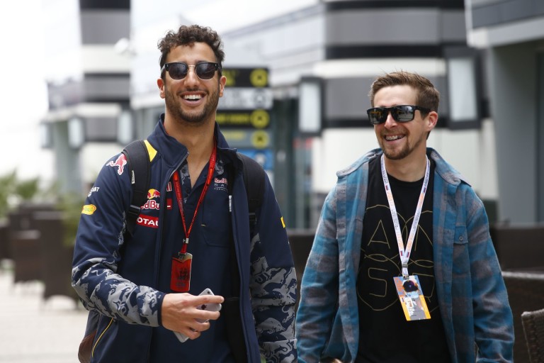 Ricciardo készül az X-faktorba? Hát ilyen hanggal nem hinnénk...