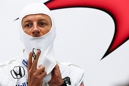 Button nőjének valóban közel tökéletes az alakja: több, mint szexi!