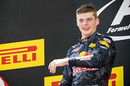LOL: Max Verstappen focizás közben - micsoda póz!