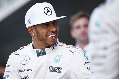 Hamilton megölelte magángépét - hazaérkeztek Kanadába!