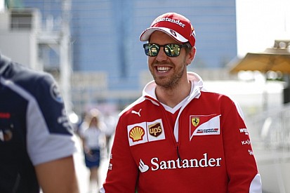 Vettel megrémült Bakuban: szellemeket látott a sajtótájékoztatón?!