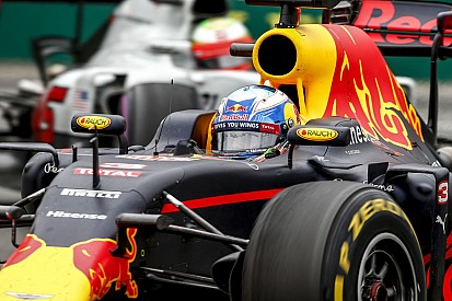 Nemcsak Verstappen tud komolyan autót törni a Red Bullnál: akkor most Ricciardo is "béna"?