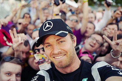 Rosberg az „ikertestvérével”szelfizett