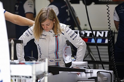 Susie Wolff most épp a tengeren "vitézkedik"...