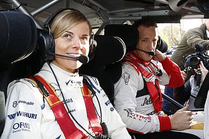 Susie Wolff újra versenyoverált ölt a Goodwoodi Fesztiválon!
