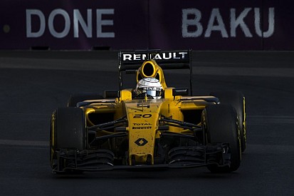 Olyan hangja van a V8-as F1-es Renault-nak, hogy megsüketülsz