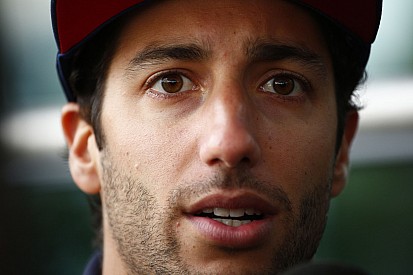 Óriási: így énekel Ricciardo