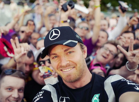 Óriási: Rosberg és Keanu Reeves közös szelfi