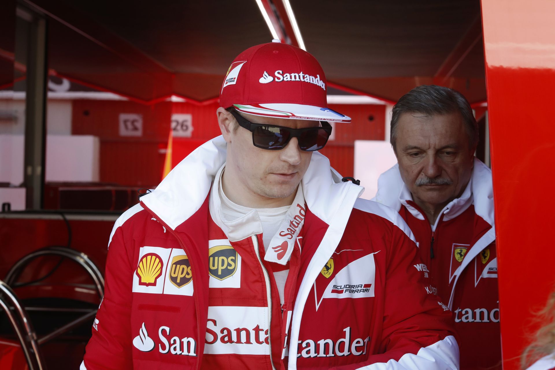 A csodálatos Minttu és Raikkönen a Ferrari garázsában