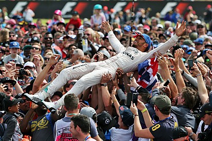GP Inggris: Hamilton menang; Penalti Rosberg mempromosikan Verstappen