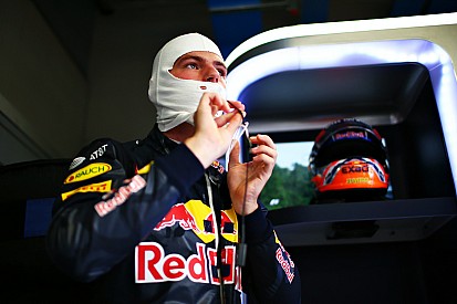 Ферстаппен не считает Red Bull фаворитом в Сингапуре