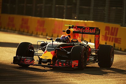 Verstappen kust de muur: “Jammer dat het geen meisje was”