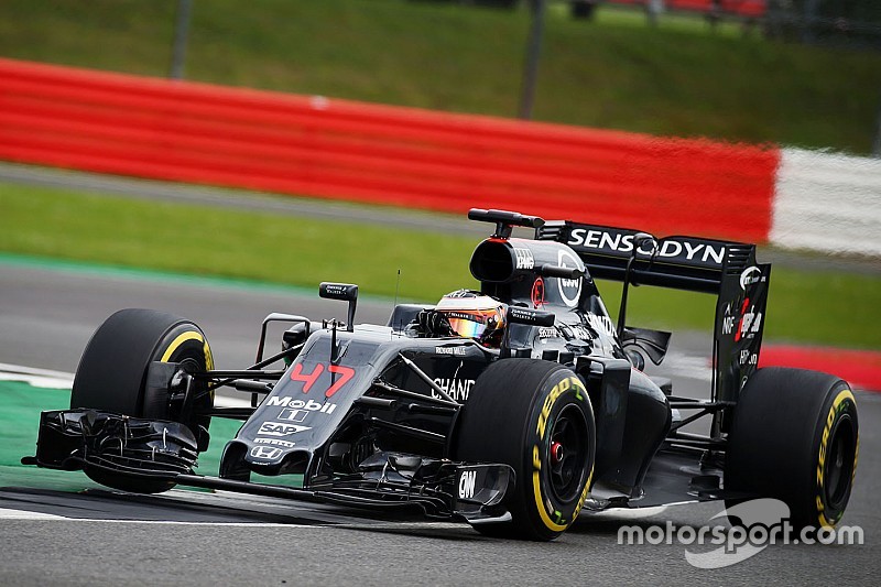 Stoffel Vandoorne hat