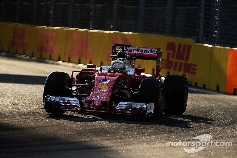 Vettel ziet kansen voor Red Bull en Ferrari in Singapore