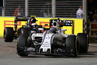 Bottas costretto a rientrare ai box per una cintura allentata