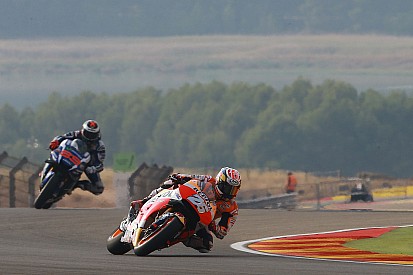 Pedrosa leidt Honda-trio in tweede training op MotorLand Aragon