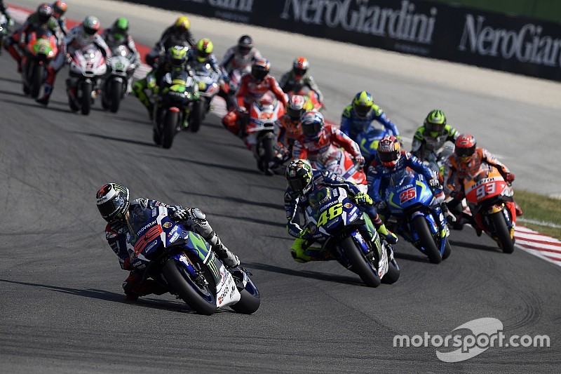 Гонщиков MotoGP могут начать штрафовать за неприличные жесты