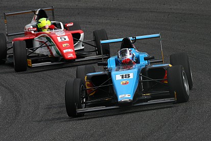 Marcos Siebert mantiene el liderato en la F4 Italiana
