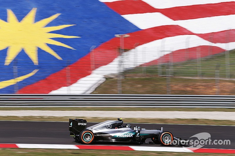 Rosberg snelste in VT1 Sepang, pitstraatbrand bij Magnussen