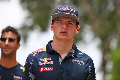 Verstappen denkt dat FIA na crash coulanter is bij wisselen koppeling