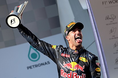 Épica carrera con final feliz para Ricciardo