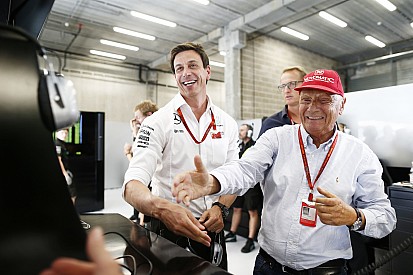 Lauda a Hamilton: "No hacemos nada contra él"