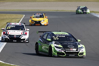 Ilyen a technikai sport - füstölgő Zengő-Honda a rajtrácson