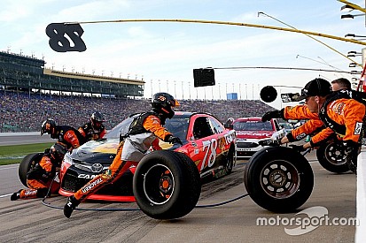 NASCAR: 2017-től még a mostaninál is kevesebb szerelő a boxkiállásoknál?!