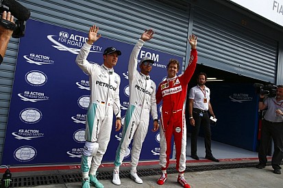 Hihetetlen: Vettel azonnal kiesett, Rosberggel ütközött össze (videón a jelenet)