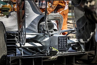 Hamilton motorjában egy nagy lyuk éktelenkedik - Japánra talán megtudjuk, mi történt...