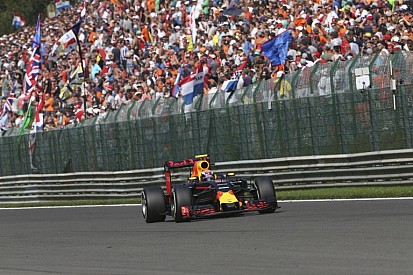 Red Bull: Verstappen bebizonyította, a versenyzők a hősök az F1-ben