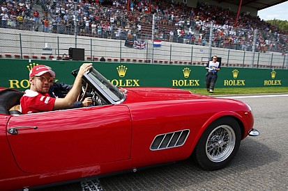 Vettel: ha mérges vagy a másikra, szállj ki a kocsiból és üsd meg