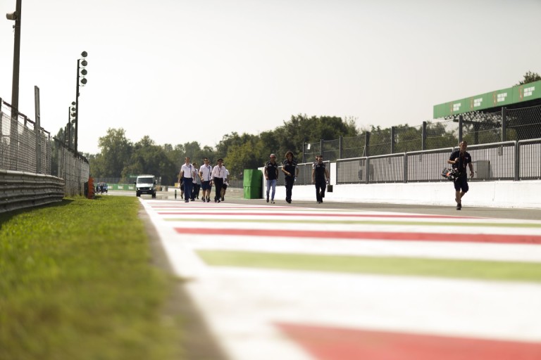 Hamilton nyerte a délutáni edzést Monzában Rosberg és a két Ferrari előtt
