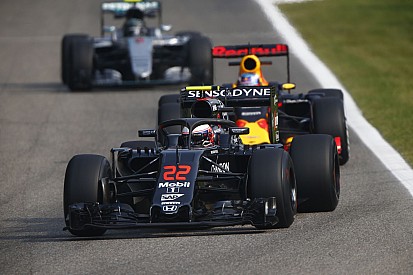 Szingapúrban Alonso fogja tesztelni a halót a McLaren részéről