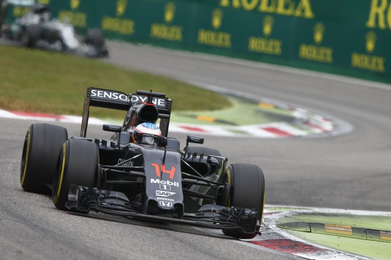 Éledezik a McLaren: jövőre csúnya világ jön?