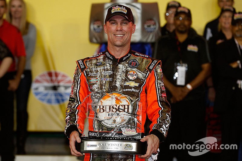 Kevin Harvick firma la prima pole stagionale a Charlotte