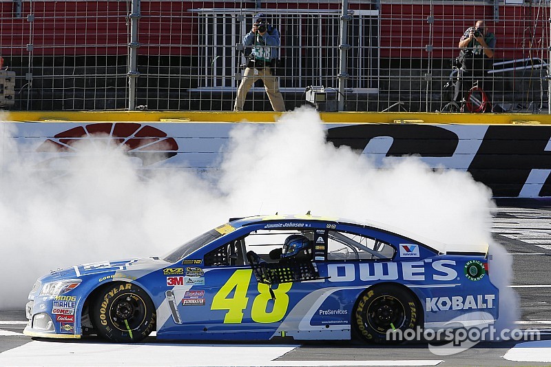 Favoritensterben beim 4. Chase-Rennen: Jimmie Johnson siegt in Charlotte