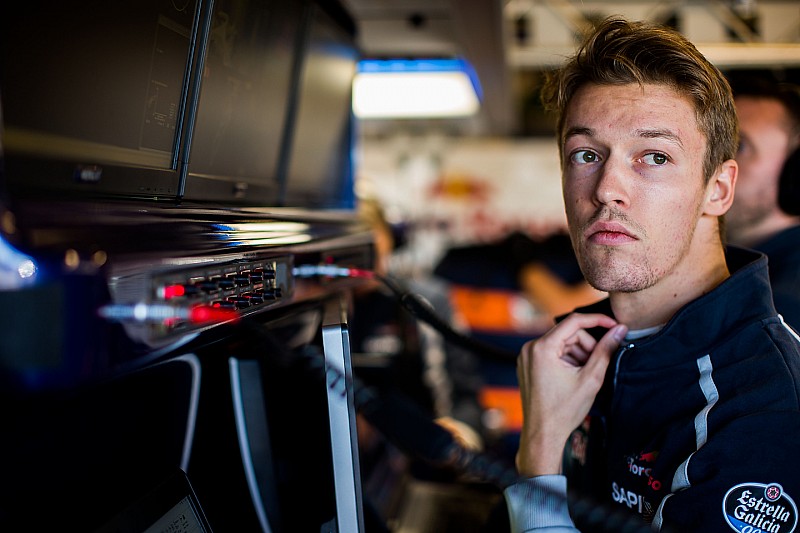 Вильнева удивило решение Toro Rosso оставить Квята