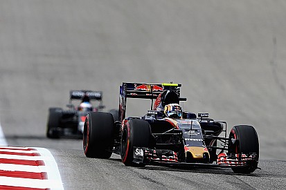 Sainz geniet van duel met Alonso: "We zijn allebei blij"