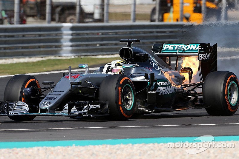 Mercedes wordt nog altijd achtervolgd door motorplof Maleisië