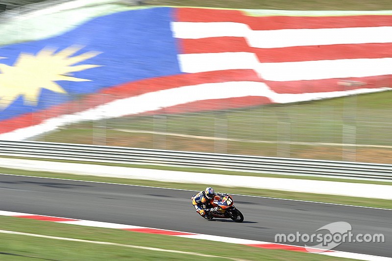 Binder aan kop in eerste training op vochtig Sepang