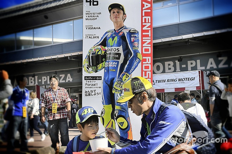 Espargaró, Iannone y Dovizioso, sancionados por saltarse la firma de autógrafos
