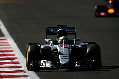 Hamilton is zich bewust van dreiging Red Bull bij de start
