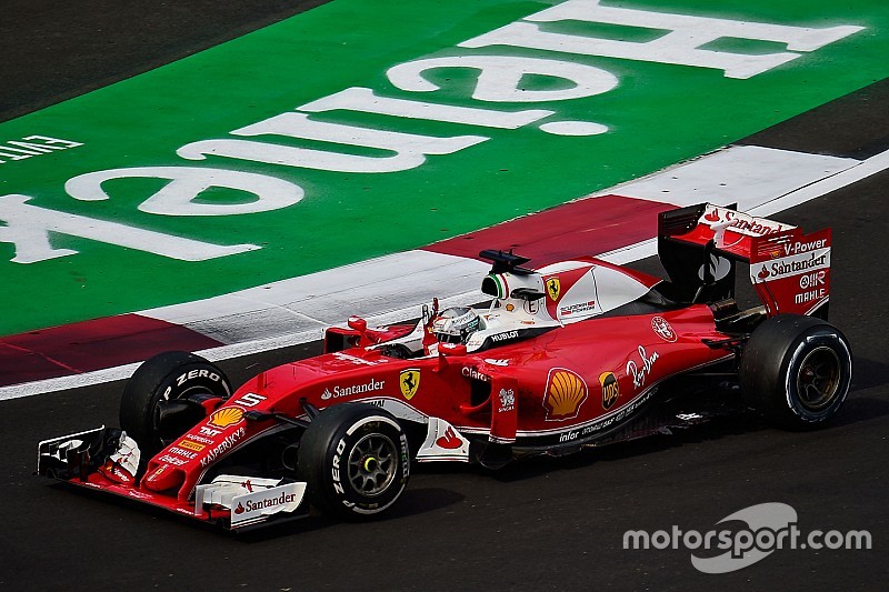 Stewards bespreken verzoek van Ferrari om Vettels straf opnieuw te bekijken