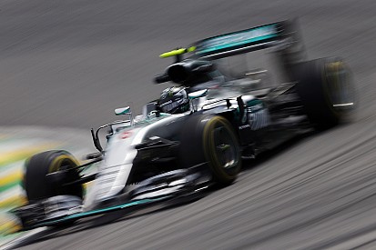 Rosberg voor Hamilton in laatste oefensessie op Interlagos, Verstappen vijfde