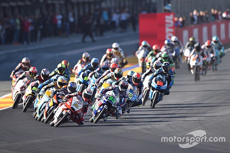 Moto3 in Valencia: Binder gewinnt nach sensationeller Aufholjagd