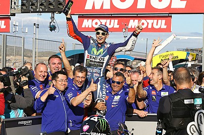 Lorenzo neemt afscheid van Yamaha met klinkende zege in Valencia