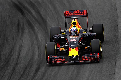 Ricciardo: No atacar a Mercedes sería "arreglar" el campeonato