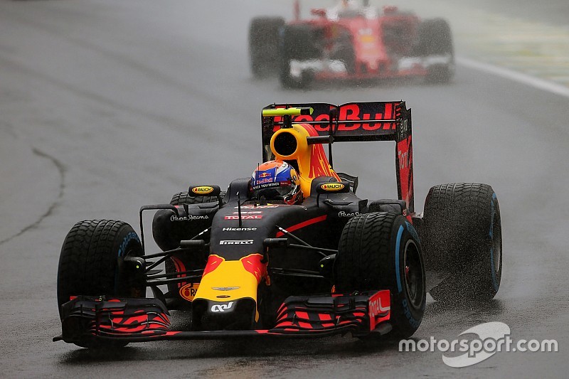 Max Verstappen 'Driver of the Day' in knotsgekke Grand Prix van Brazilië